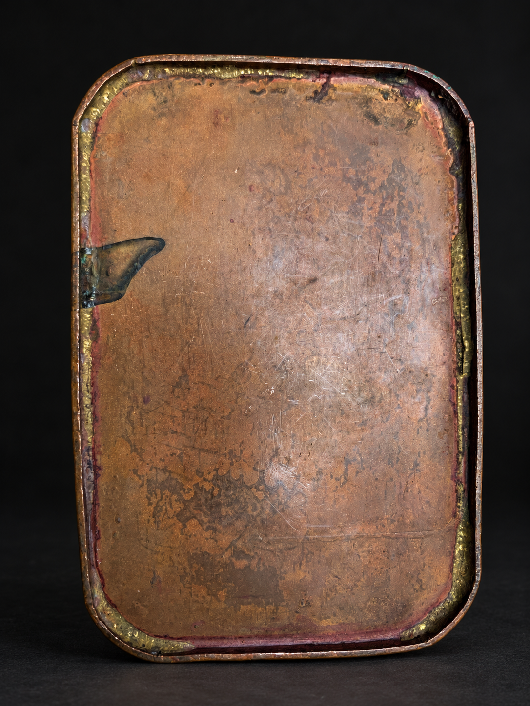 King of Hearts copper-toned metal box — presentation view 06