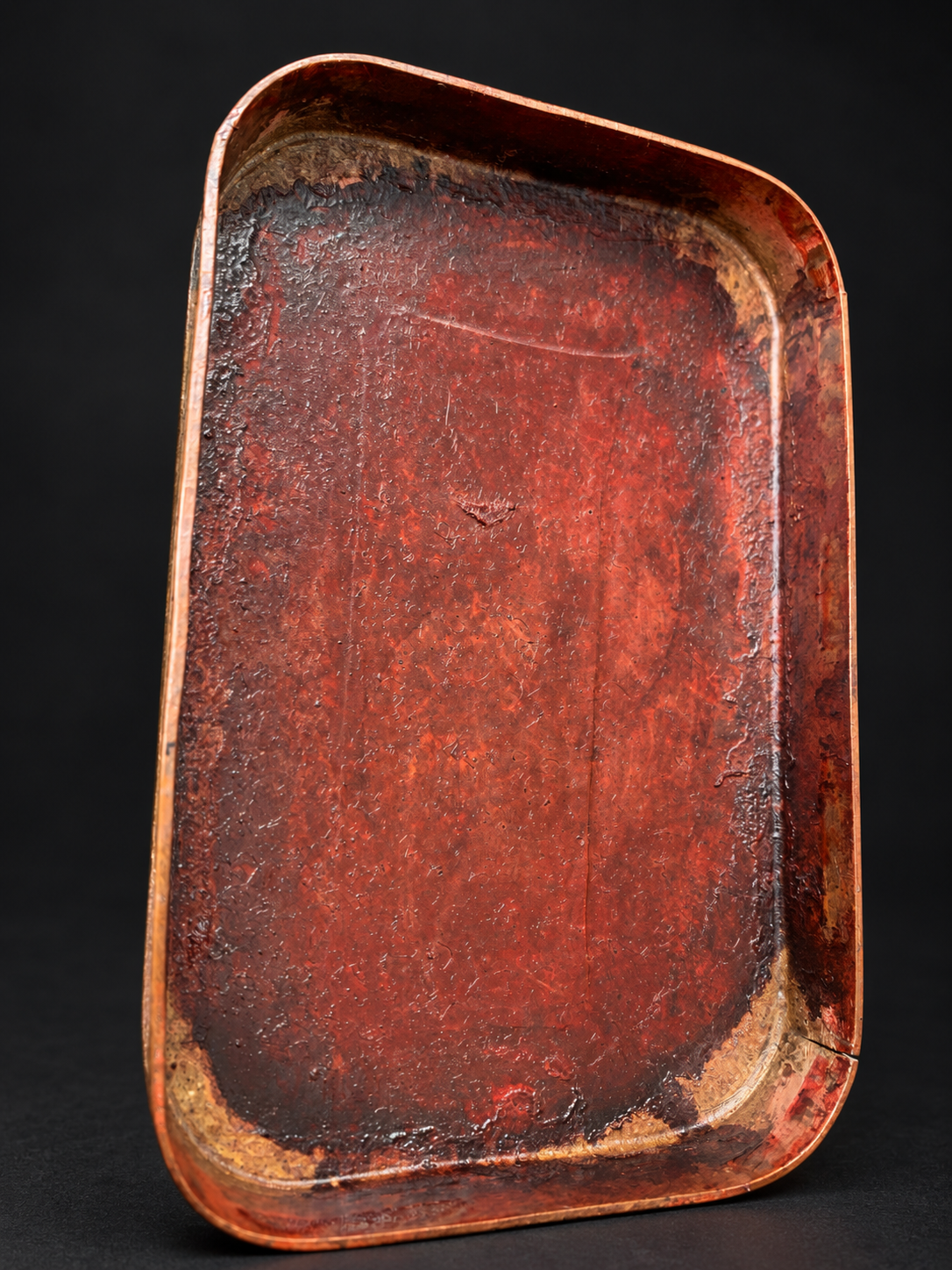 King of Hearts copper-toned metal box — presentation view 09