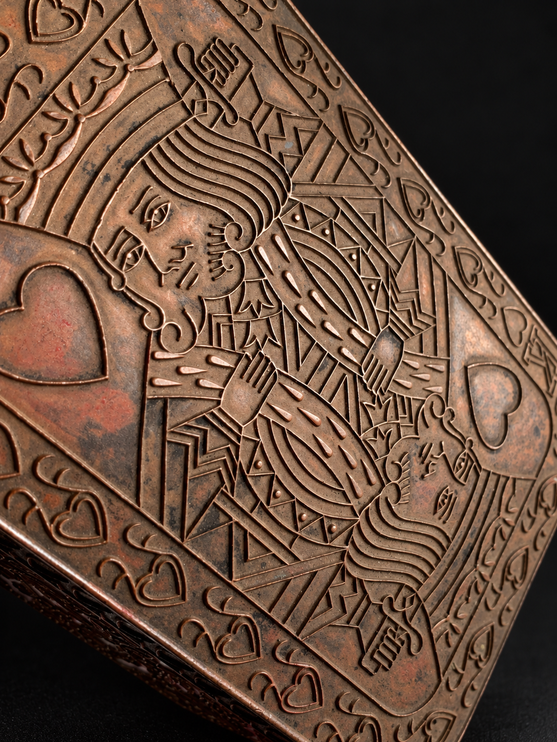 King of Hearts copper-toned metal box — presentation view 10