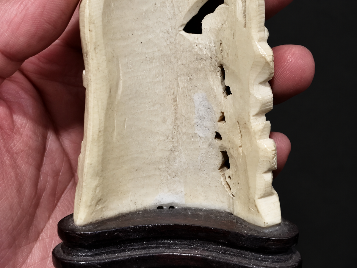Two Eagles, Rising — Base joint detail