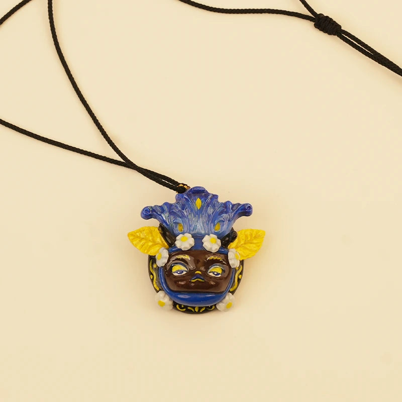 달 수호령 펜던트 - 푸른 밤의 감시자 – handmade textile gift, main product view