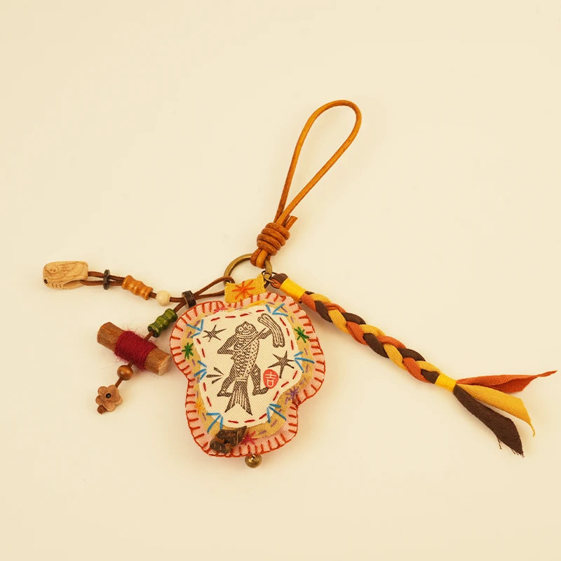 신화 속 물고기 가방 참 - 황금 헤엄꾼 – handmade textile gift, main product view